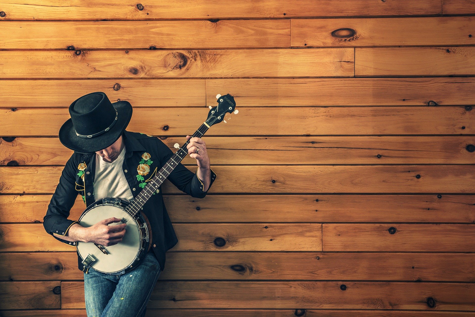 musician with banjo